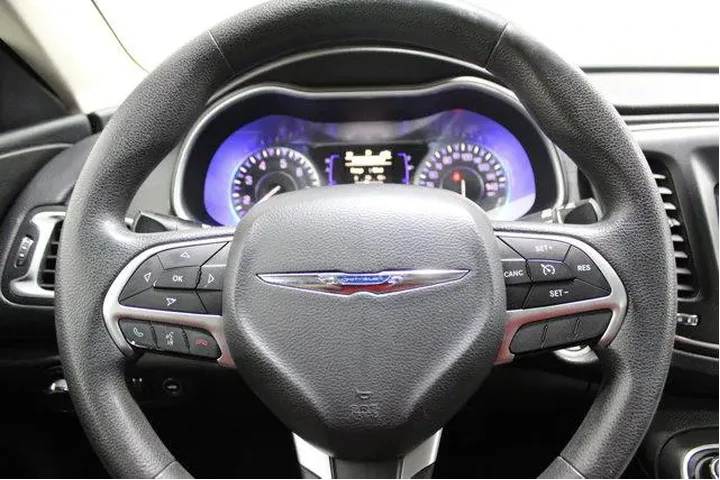 $14989 : Chrysler 200 2016 Limited 4d image 7