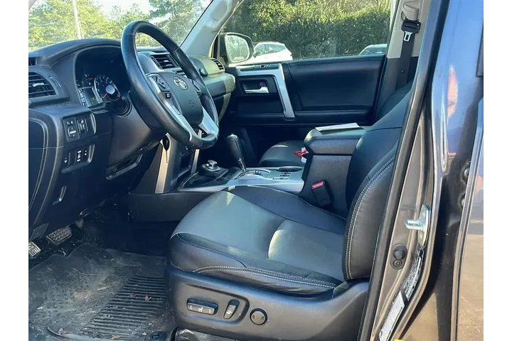 $25102 : Toyota 4Runner 2018 4x4 SR5 image 9