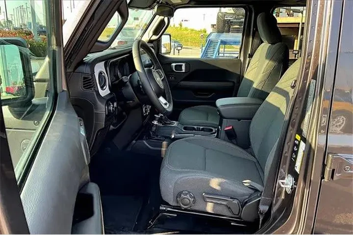 $38866 : Jeep Wrangler 2025 4x4 Sahar image 4