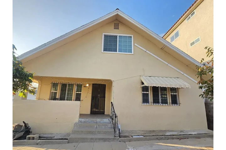 $1500 : minutes from🌆Downtown Los Ang image 3