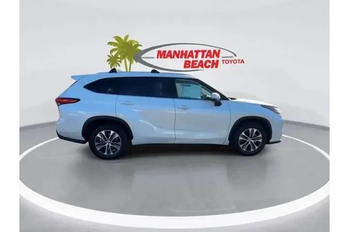 $34566 : Toyota Highlander 2022 XLE 4 image 9
