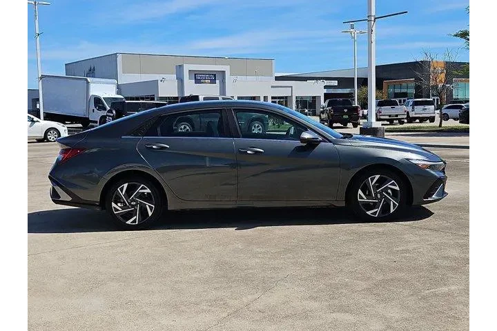 $23299 : Hyundai ELANTRA 2025 Limited image 2