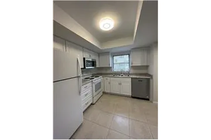 $1965 : Rental property with 2 bedro image 9