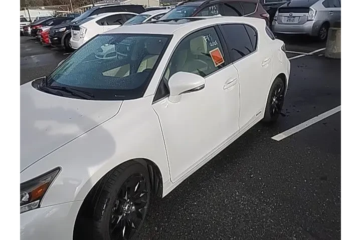 $12988 : Lexus CT 200h 2013 4dr Hatch image 3