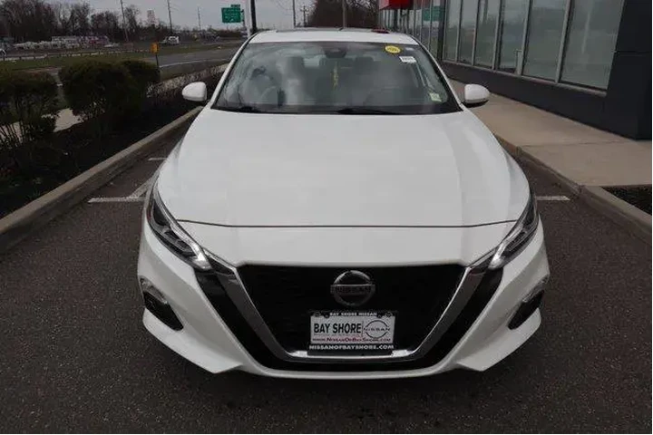 $17923 : Nissan Altima 2022 2.5 SV 4d image 5