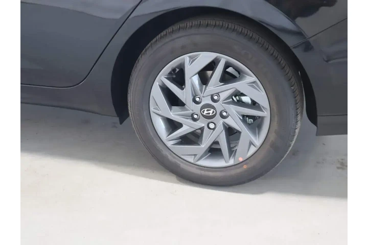 $21930 : Hyundai ELANTRA Hybrid 2025 image 8