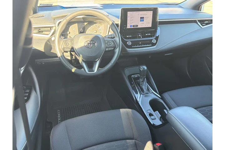 $23980 : Toyota Corolla Hatchback 202 image 9