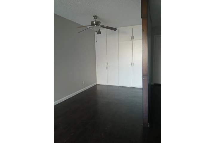 $650 : 🥰 sala  3rd/vermont koreatown image 1