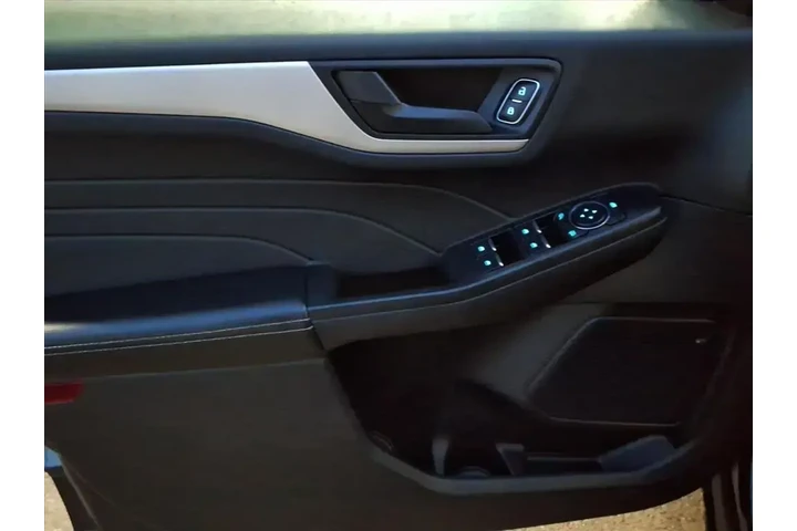 $24930 : Ford Escape 2022 SE 4dr SUV image 8