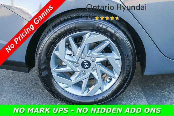 $21048 : Hyundai ELANTRA 2024 SEL 4dr image 10