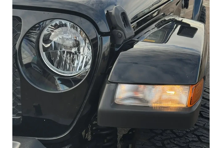 $31330 : Jeep Gladiator 2021 4x4 Will image 9