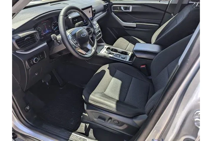 $33999 : Ford Explorer 2023 AWD XLT 4 image 10