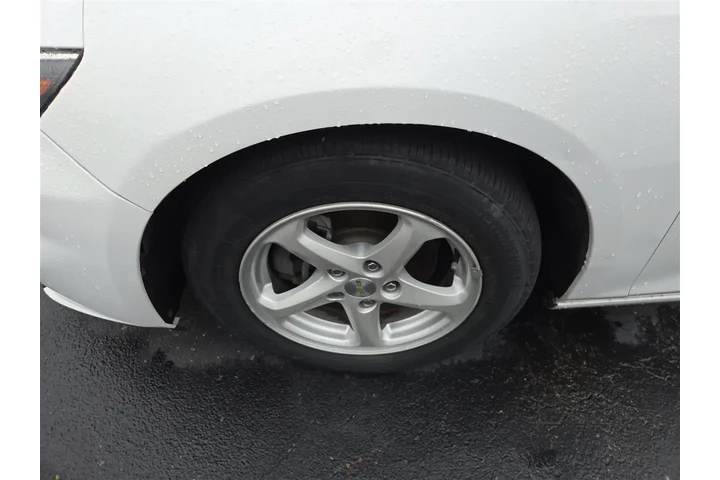 $14995 : 2018 Malibu LS image 9