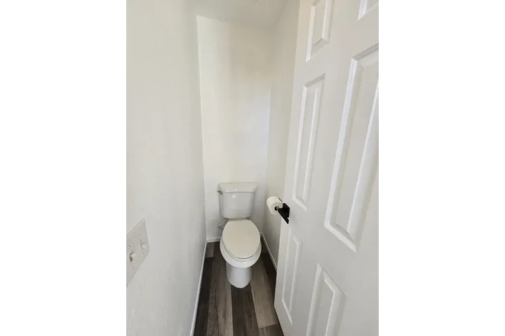 $1290 : Single story with 3 bedrooms image 6