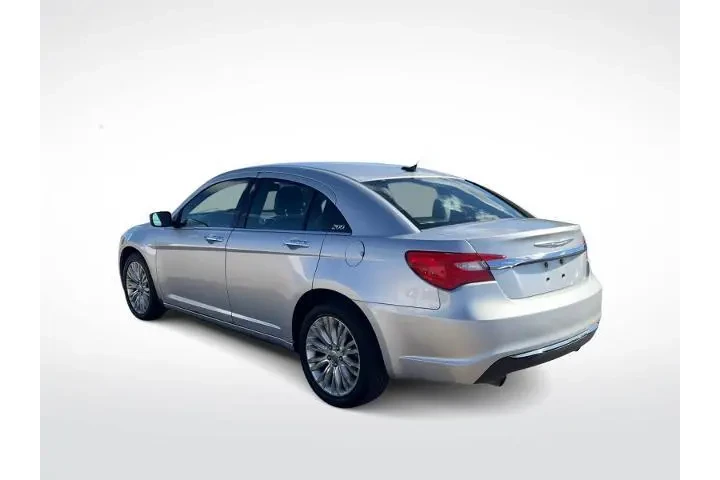 $3900 : Chrysler 200 2011 Limited 4d image 6