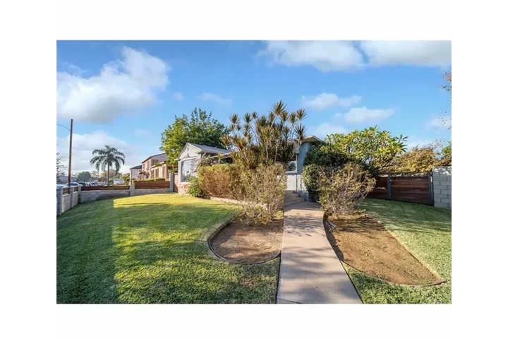$1700 : East LA - Single family home image 1