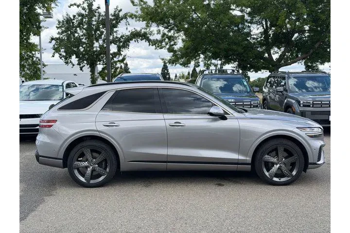 $37991 : Genesis GV70 2023 AWD 2.5T S image 6