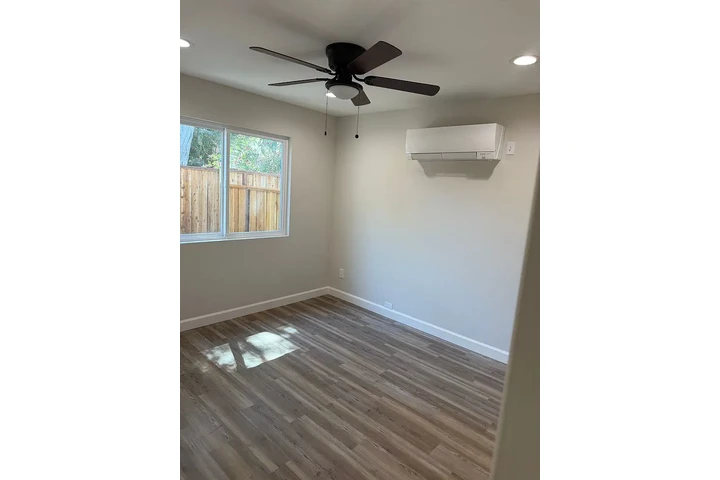 $900 : Brand new house with all new image 5