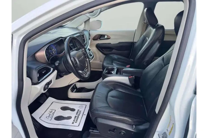 $10700 : 2018 Pacifica Touring L image 10