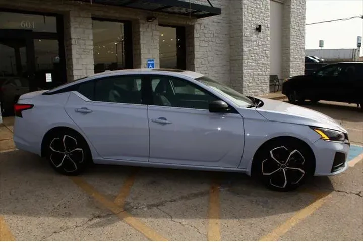 $22798 : Nissan Altima 2024 2.5 SR 4d image 7