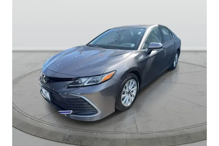 $21990 : Toyota Camry 2024 AWD LE 4dr image 3