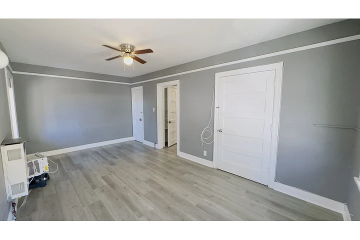 $1800 : HERMOSO CUARTO EN PICO BLVD image 1