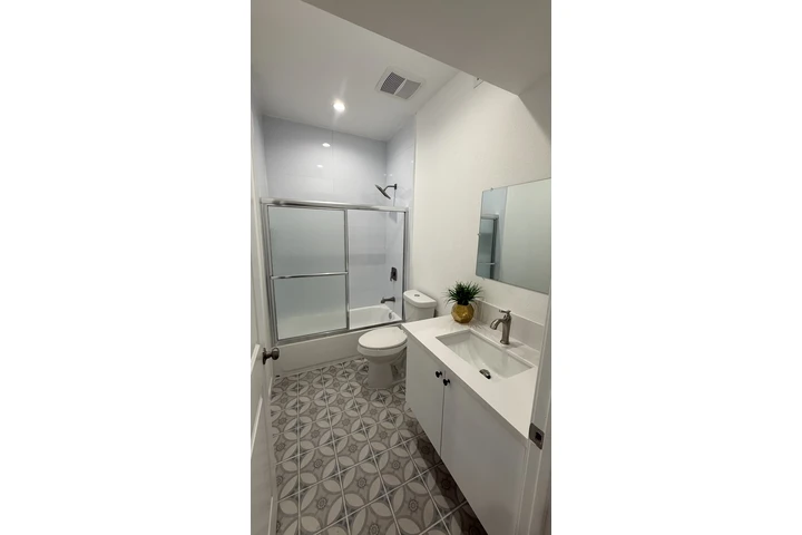 $4350 : NorthHollywood TownHouse 91605 image 3