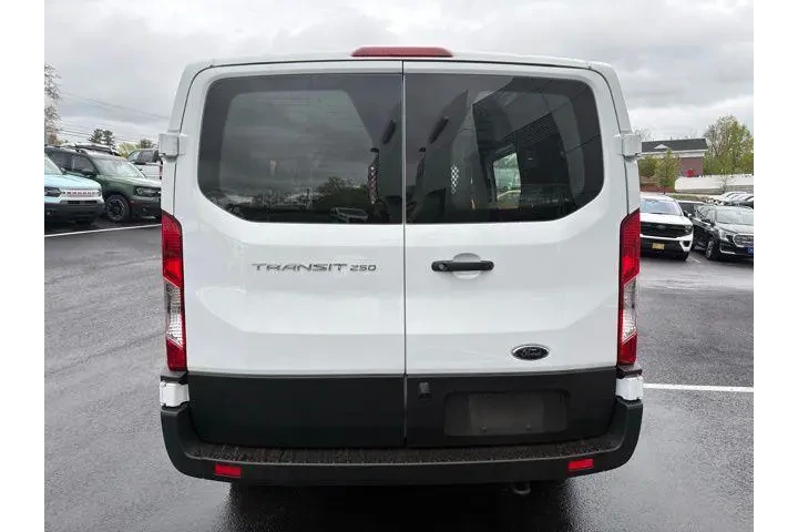 $33495 : Ford Transit 2024 250 3dr LW image 4