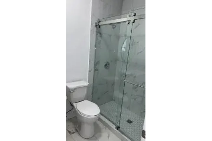 $3800 : Casa Remodelada! 5-Rec/2-Ba image 7