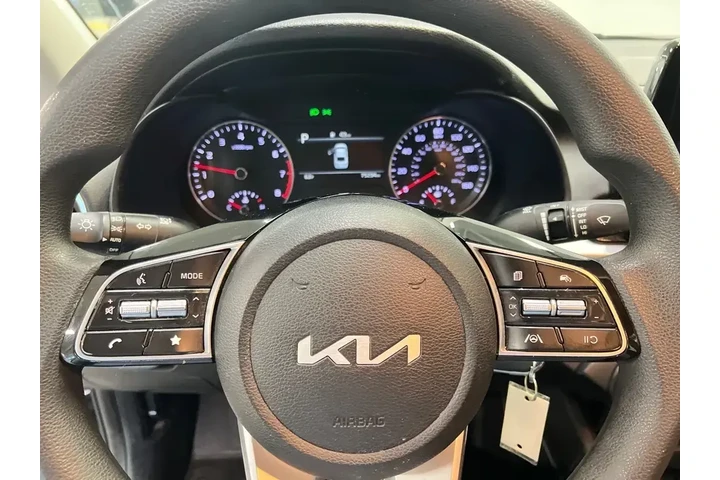 $15299 : Kia Forte 2022 FE 4dr Sedan image 6