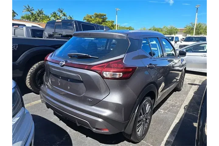 $17990 : Nissan Kicks 2023 SV 4dr Cro image 3