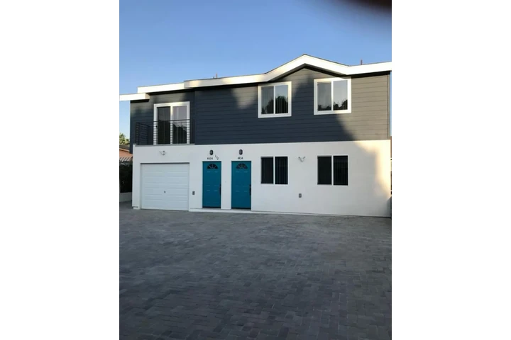 $1900 : 2BED Apt in West Gage Ave, LA image 1