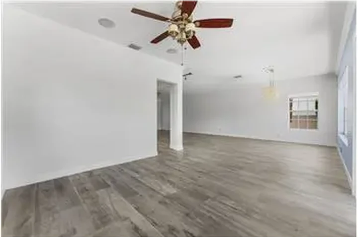 $8500 : Rental property with 3 bedro image 9