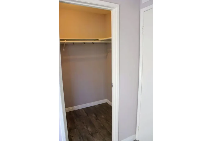 $1050 : Excelente estado Marina, CA image 1