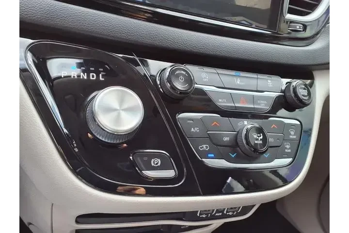 $17999 : Chrysler Pacifica 2022 Touri image 8