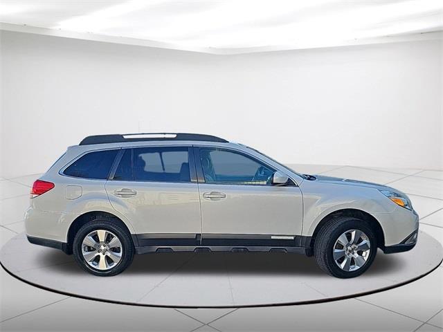 $9995 : Pre-Owned 2011 Outback 3.6R L image 2