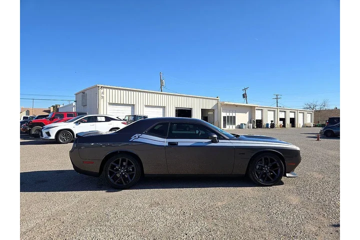 $37995 : Dodge Challenger 2023 R/T 2d image 2