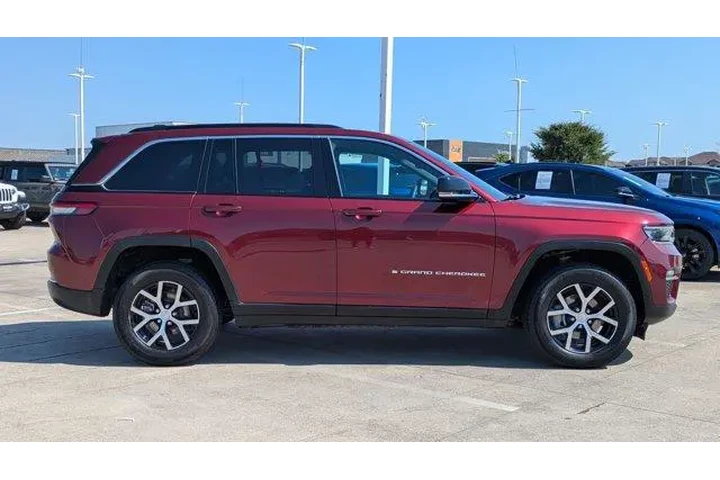 $28995 : Jeep Grand Cherokee 2024 4x4 image 2