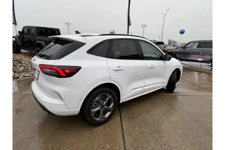 $25443 : Ford Escape 2023 ST-Line 4dr image 5