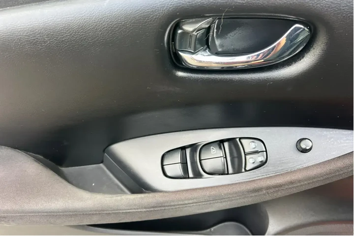 Nissan LEAF 2015 S 4dr Hatch image 10