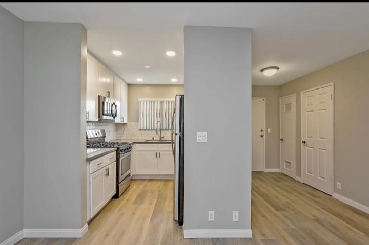 $1350 : READY✅N Naomi St, Burbank, CA image 5