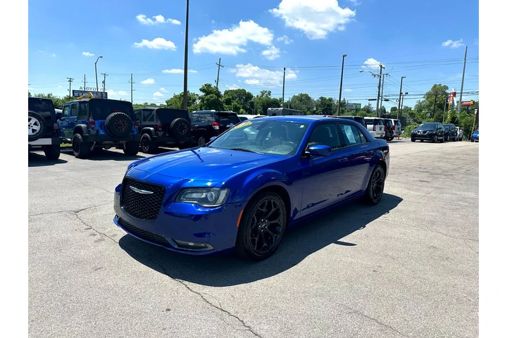 $16980 : 2019 300 300S RWD image 6