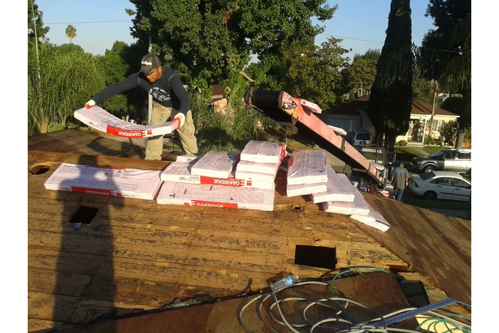 Construccion and remodeling image 2