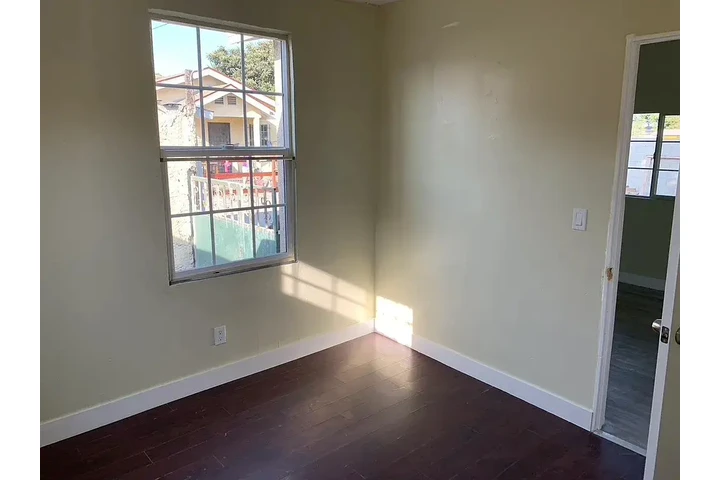 $600 : Beautiful Home...Los Angeles image 4