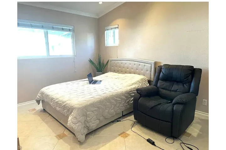 $1400 : Anaheim - Available Now image 2