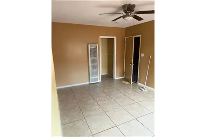 $2200 : LYNWOOD RENTO APTO. image 2