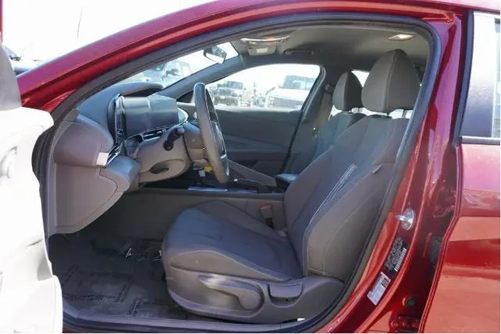 $19488 : Hyundai ELANTRA 2024 SEL 4dr image 7