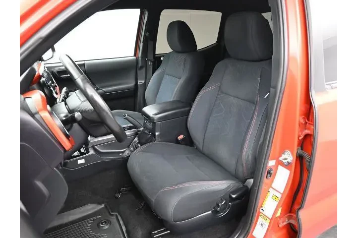 $27100 : Toyota Tacoma 2017 4x4 TRD P image 9