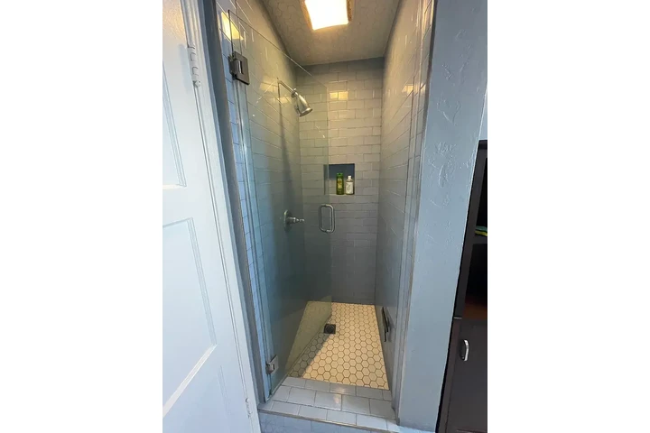 $1200 : Van Nuys Renta image 7