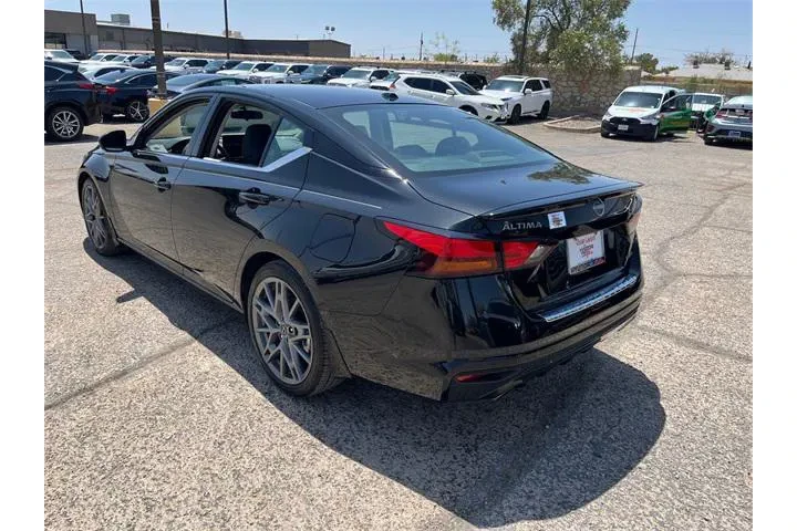 $26568 : Nissan Altima 2023 2.0 SR 4d image 6